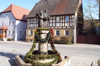Osterbrunnen in Marktbergel