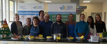 Teilnehmende in der Küche