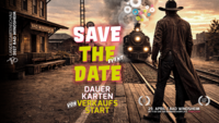 Einladungskarte im Western Style mit einem Cowboy vor einem Bahnhof