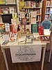Ausstellung verschiedener Bücher in der Kreisbücherei