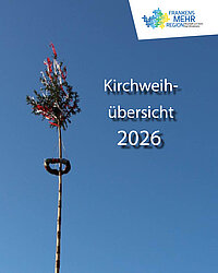 Titelbild mit blauem Hintergrund und einem hohen geschmückten Kirchweihbaum, darüber die Aufschrift „Kirchweihübersicht 2025“ sowie das Logo „Frankens MEHR Region Neustadt a.d.Aisch-Bad Windsheim“ in der oberen rechten Ecke.