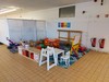 Spielecke mit Kinderstühlen in der Notunterkunft in Scheinfeld